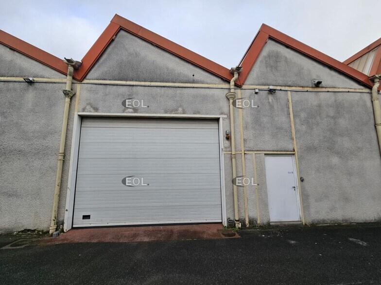 Light Industrial in Vitry-sur-Seine to rent - Building Photo - Image 1 of 10