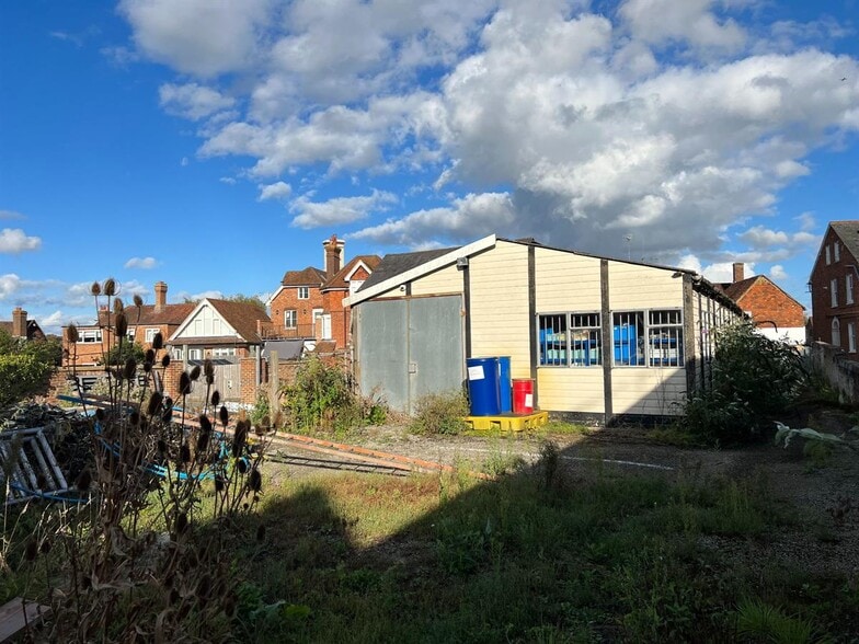 High St, Edenbridge to rent - Building Photo - Image 2 of 3