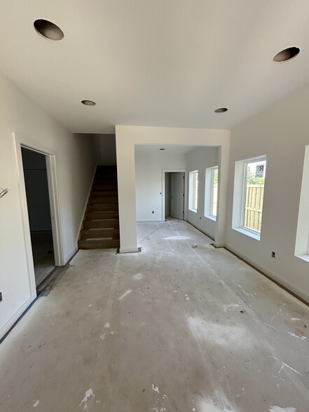 1704 Overman Ave, Gastonia, NC for sale - Interior Photo - Image 3 of 7