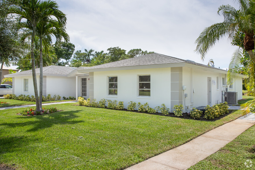 101-105 Saint Andrews Blvd, Naples, FL for sale - Primary Photo - Image 2 of 12