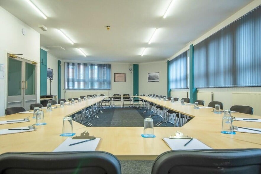 Wilsons Park, Manchester to rent - Interior Photo - Image 2 of 58