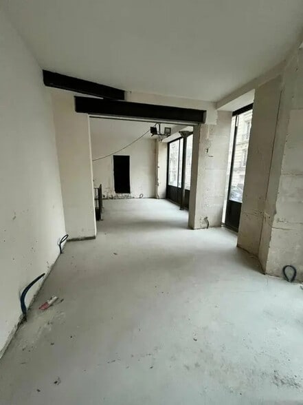 Retail in Paris for sale - Interior Photo - Image 2 of 5