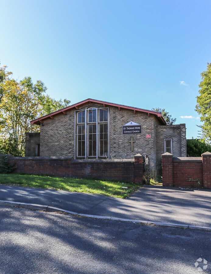 123 Chickenley Ln, Dewsbury, WF12 8QD UK