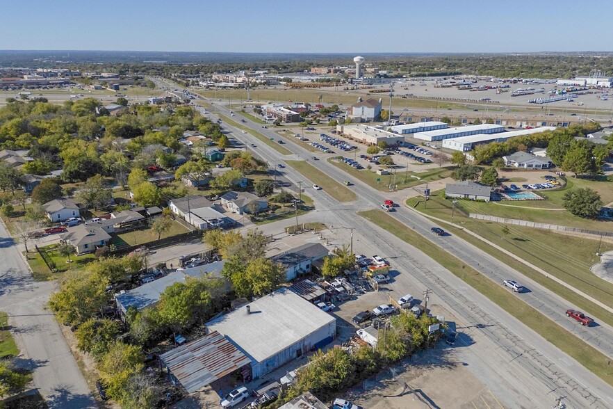 5715 Azle Ave, Fort Worth, TX for rent - Building Photo - Image 3 of 42