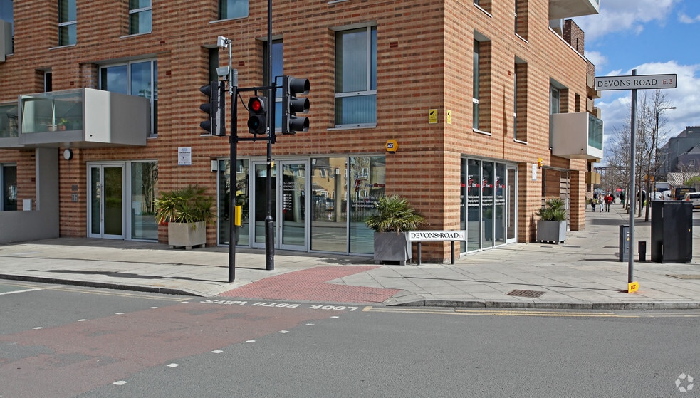 Devons Rd, London to rent - Building Photo - Image 3 of 3