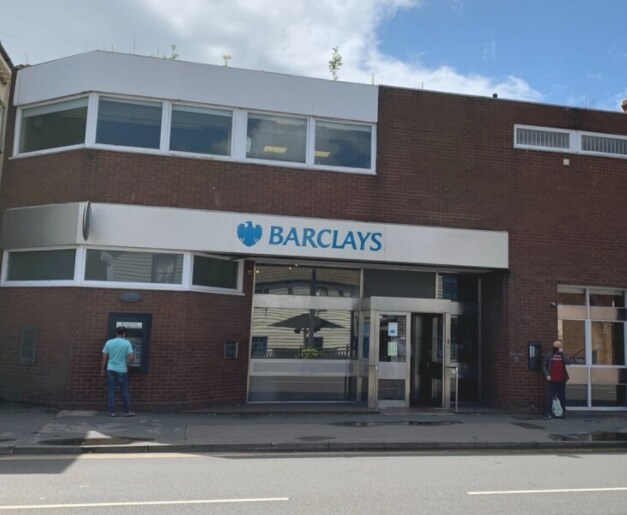 105 Victoria Rd, Horley for sale - Primary Photo - Image 1 of 1