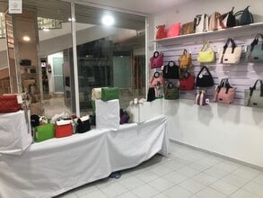 Retail in Cáceres, Cáceres to rent Interior Photo- Image 1 of 4