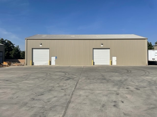 1878 N Mooney Blvd, Tulare, CA for rent - Building Photo - Image 1 of 5