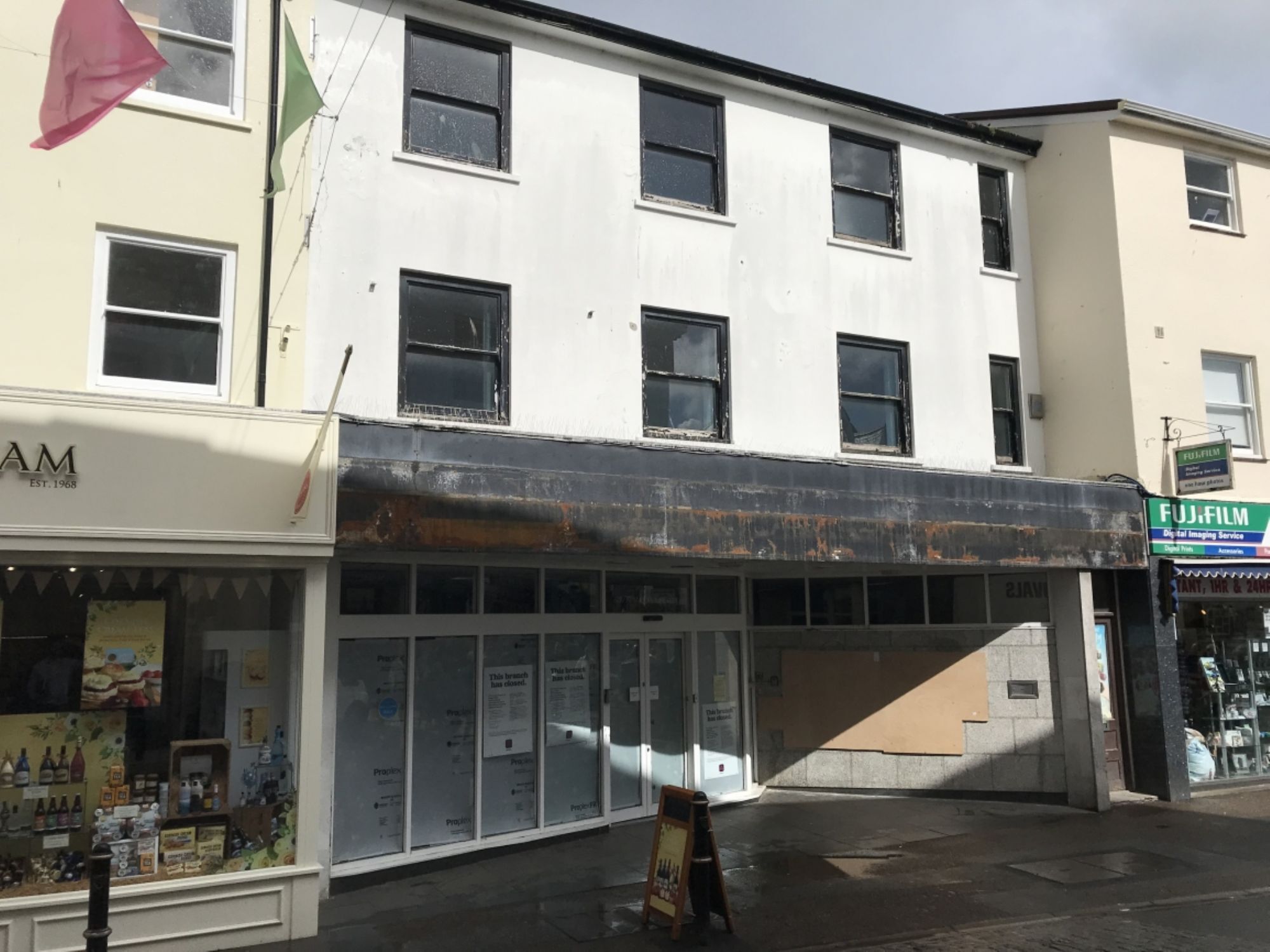 29-30 Market St, Falmouth to rent Building Photo- Image 1 of 3