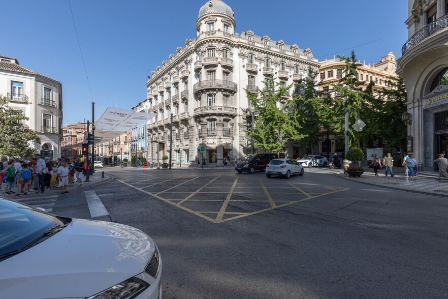 Retail in Granada for sale - Building Photo - Image 2 of 32