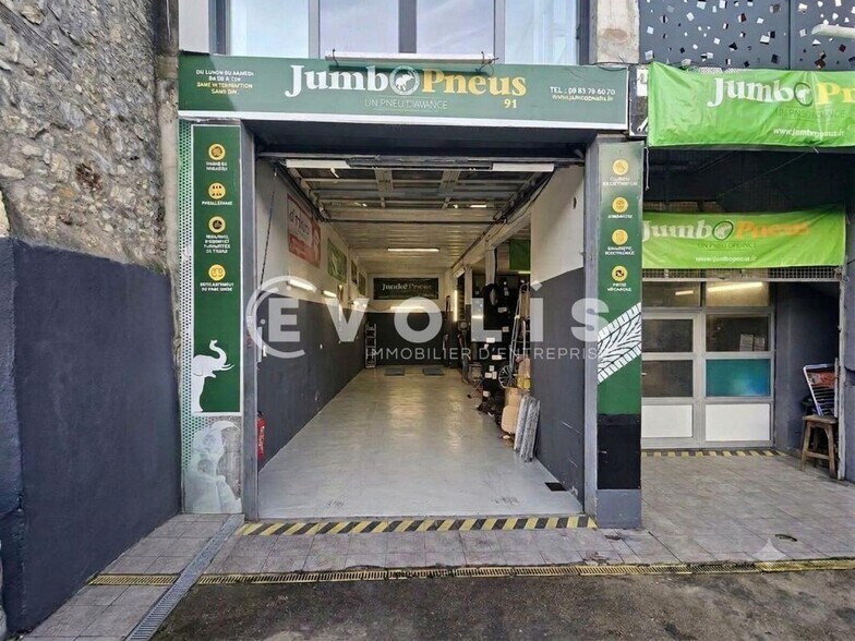 Light Industrial in Etampes for sale - Building Photo - Image 2 of 8