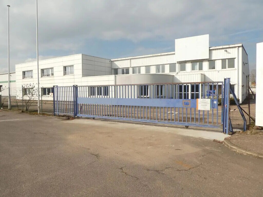 Location Local d'activités 5 890 m² - Photo 1
