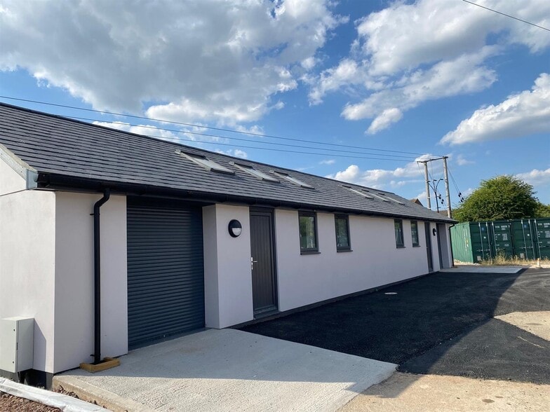North Mills Rd, Bridport to rent - Building Photo - Image 1 of 3