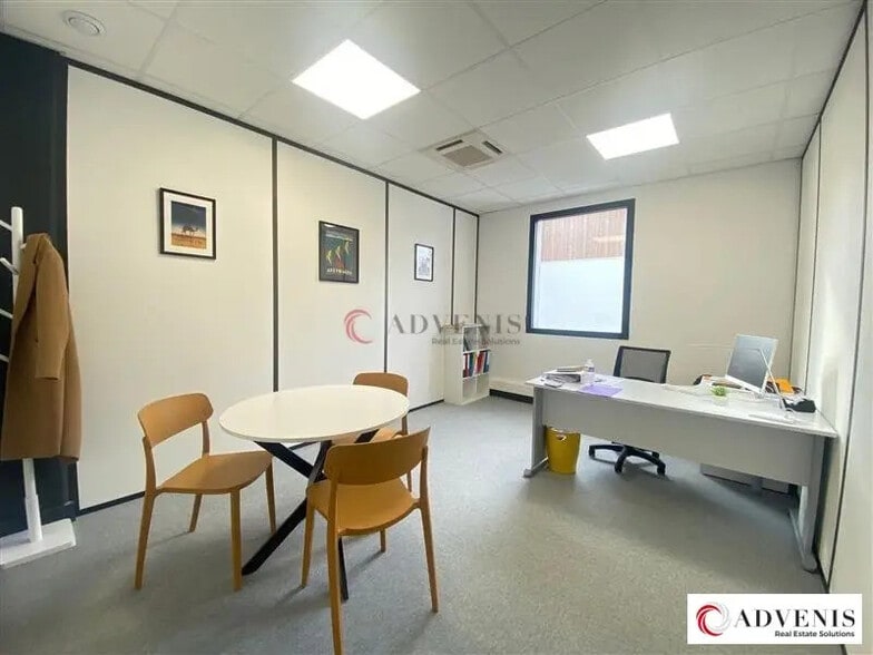 Office in Mérignac to rent - Building Photo - Image 2 of 12