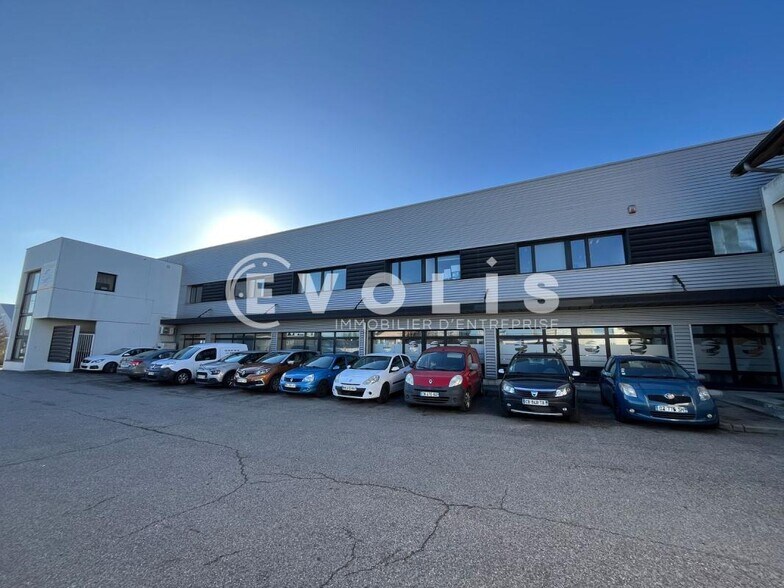 112 Avenue Franklin Roosevelt, Vaulx-en-Velin to rent - Building Photo - Image 3 of 39