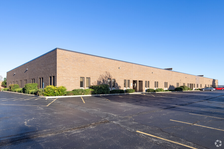 740-750 Pinecrest Dr, Prospect Heights, IL for rent - Building Photo - Image 1 of 7