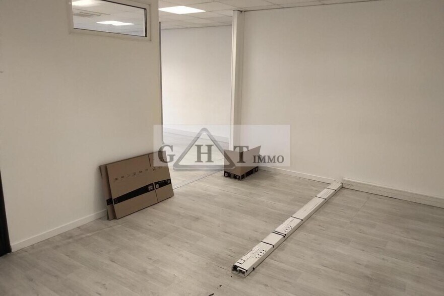 Office in Stains for sale - Interior Photo - Image 3 of 11