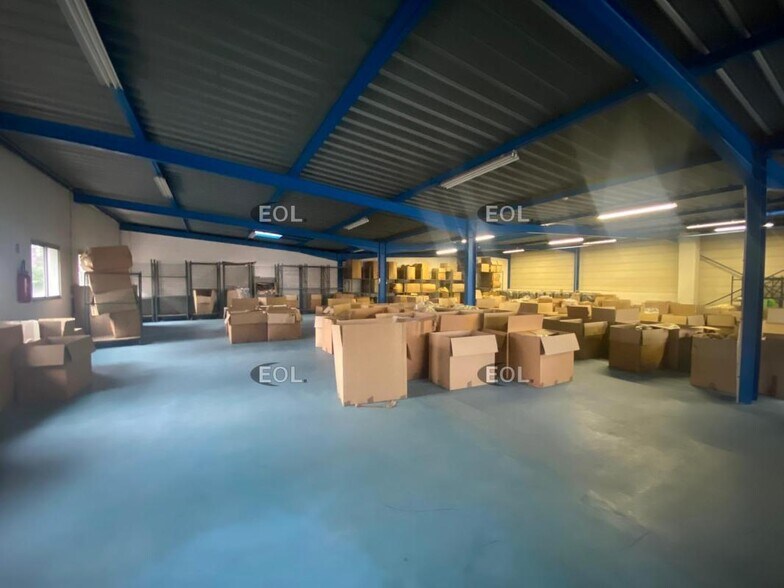 Industrial in Fontenay-sous-Bois to rent - Interior Photo - Image 3 of 8