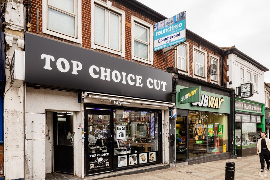 16 Watford Way, London to rent - Building Photo - Image 2 of 2