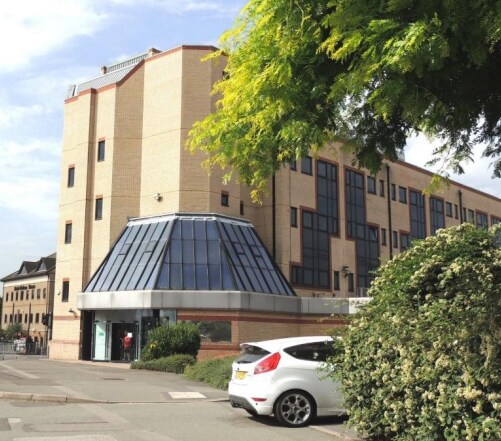 210 South St, Romford to rent Building Photo- Image 1 of 2