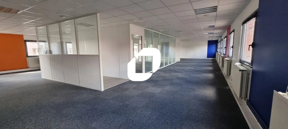 Office in Torcy to rent - Interior Photo - Image 2 of 11