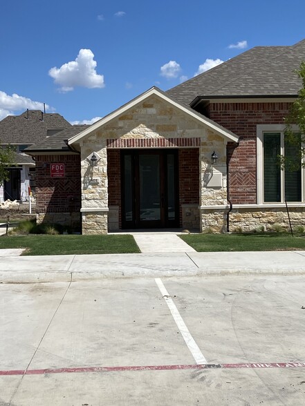 400 Stonebrook Pky, Frisco, TX for rent - Building Photo - Image 1 of 14