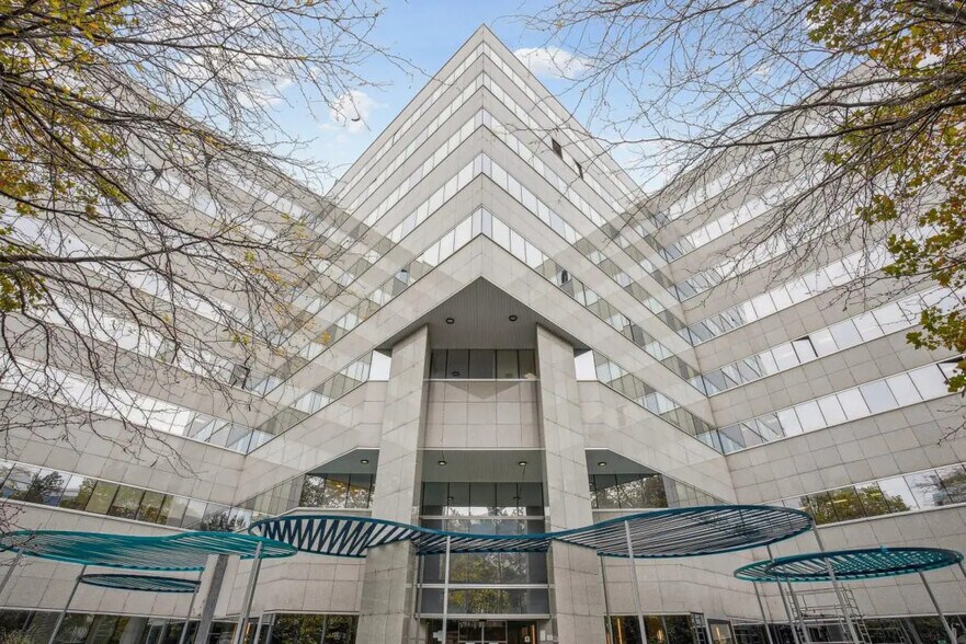 32 Avenue Pablo Picasso, Nanterre to rent - Building Photo - Image 3 of 16