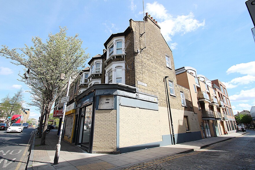 280 Cambridge Heath Rd, London to rent - Building Photo - Image 2 of 7