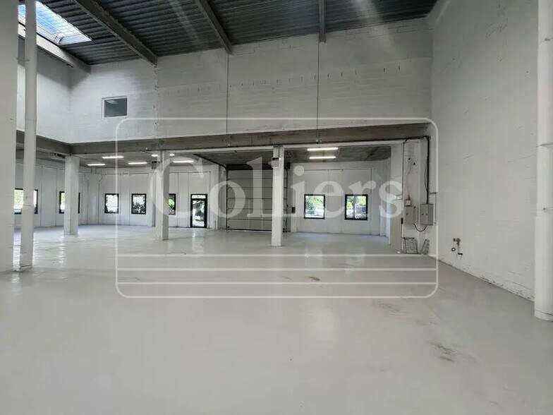 Office in Vitrolles to rent - Interior Photo - Image 3 of 9