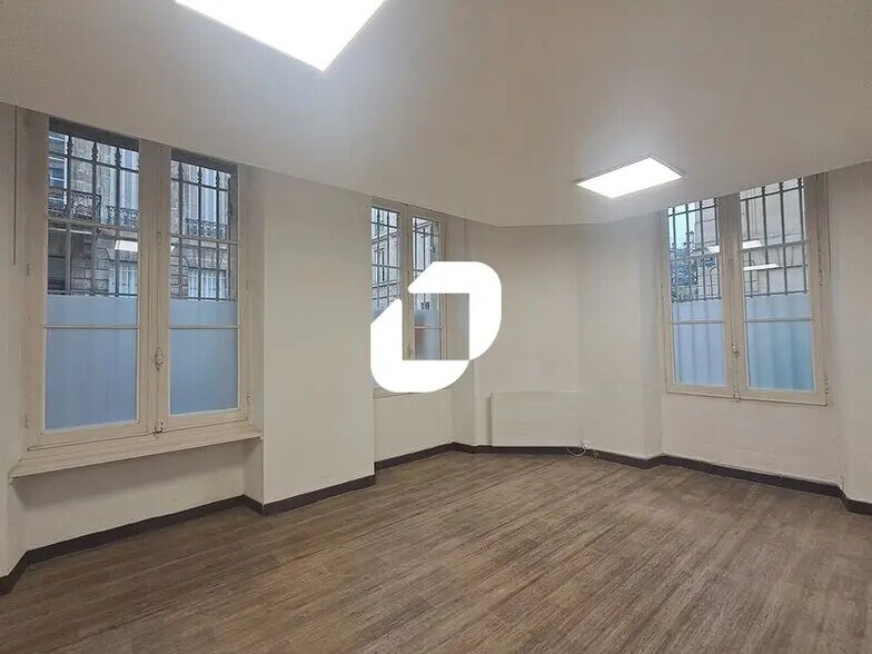 Office in Bordeaux to rent - Interior Photo - Image 1 of 10