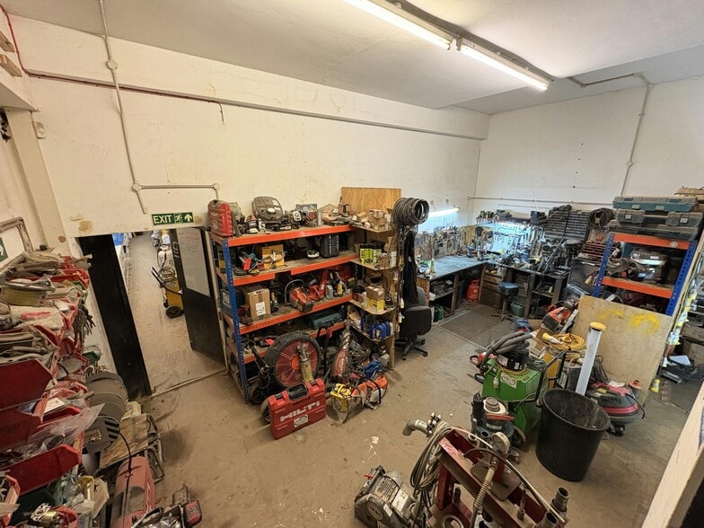 Trumpers Way, London to rent - Building Photo - Image 2 of 6