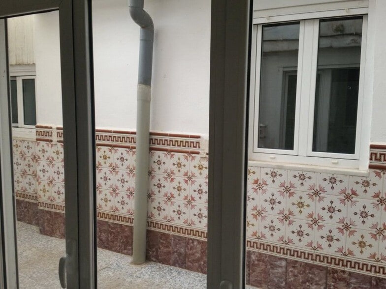 Retail in Ontinyent, Valencia to rent - Interior Photo - Image 2 of 6
