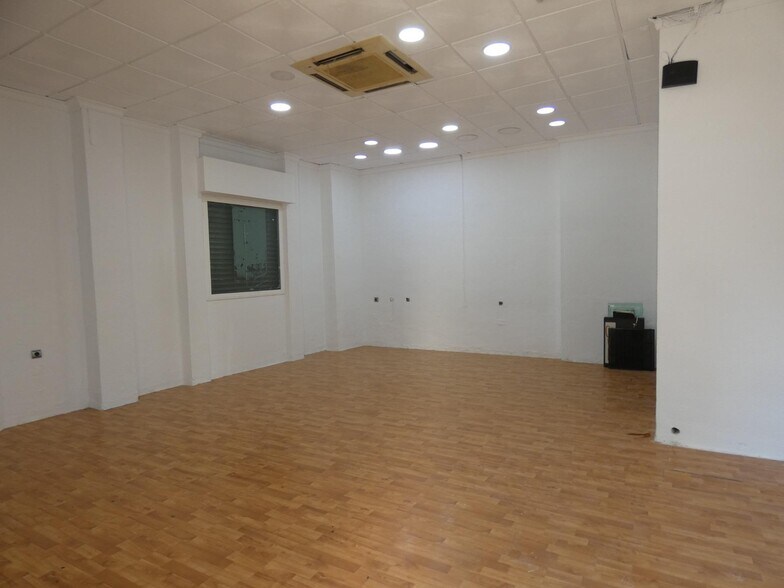 Retail in Alguazas to rent - Interior Photo - Image 3 of 9