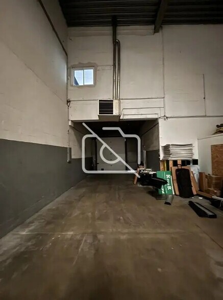 Industrial in Bois-d'Arcy to rent - Interior Photo - Image 2 of 11