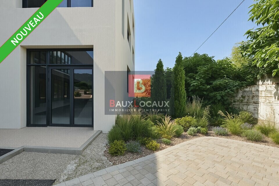Retail in Aubagne to rent Building Photo- Image 1 of 6