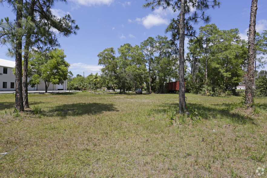 11329 Tamiami Trl E, Naples, FL for rent - Primary Photo - Image 1 of 5