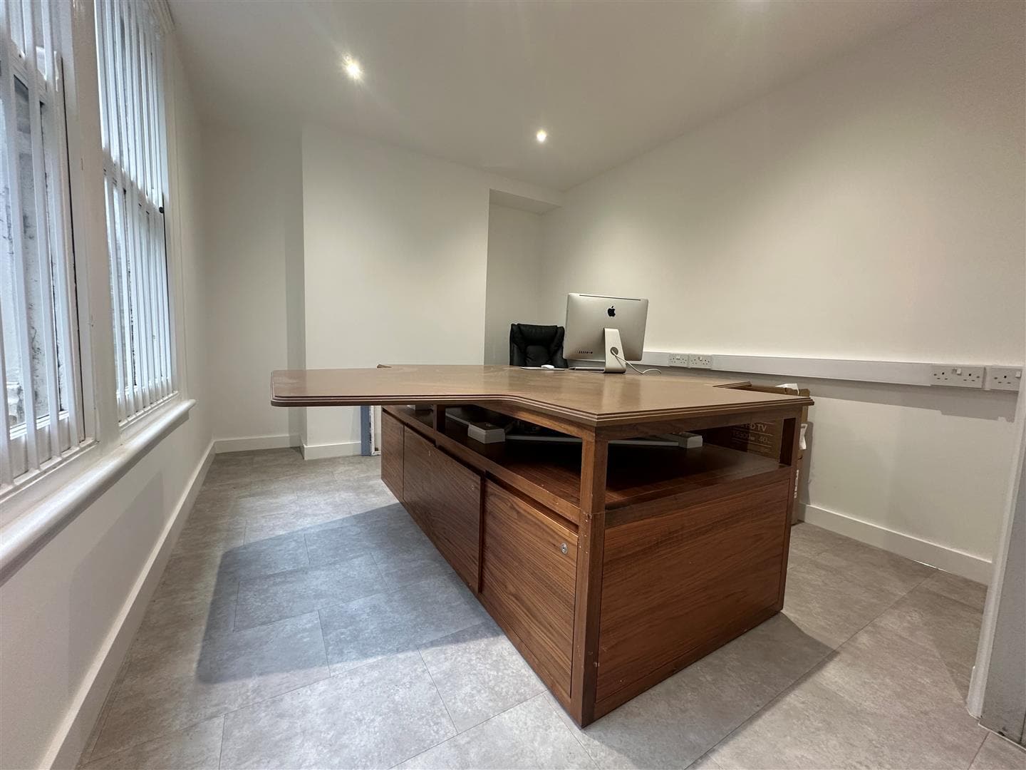 68 Broadway, Leigh On Sea to rent Interior Photo- Image 1 of 4