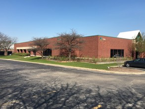 1360 N Wood Dale Rd, Wood Dale, IL for rent Building Photo- Image 1 of 6