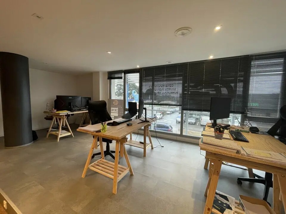 Location Bureaux 75 m² - Photo 1