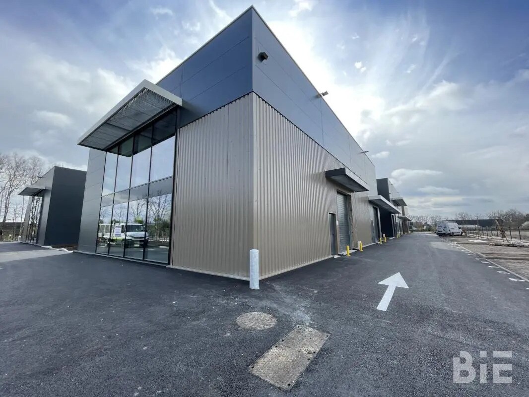 Light Industrial in Mérignac to rent Building Photo- Image 1 of 8