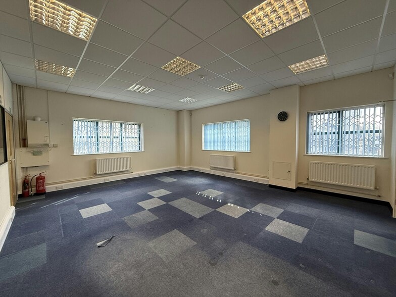 Penner Rd, Havant to rent - Interior Photo - Image 3 of 12