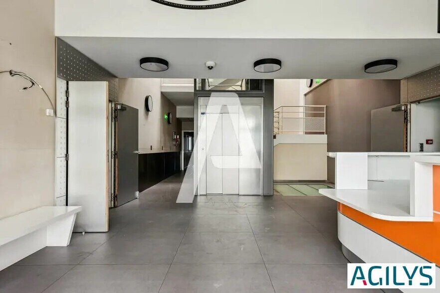 Light Industrial in Rungis to rent - Interior Photo - Image 3 of 5