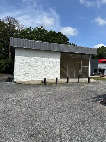 2655 S Cobb Dr SE, Smyrna, GA for rent - Building Photo - Image 1 of 15