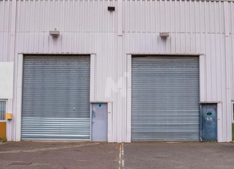 Light Industrial in Bondoufle to rent - Building Photo - Image 3 of 6