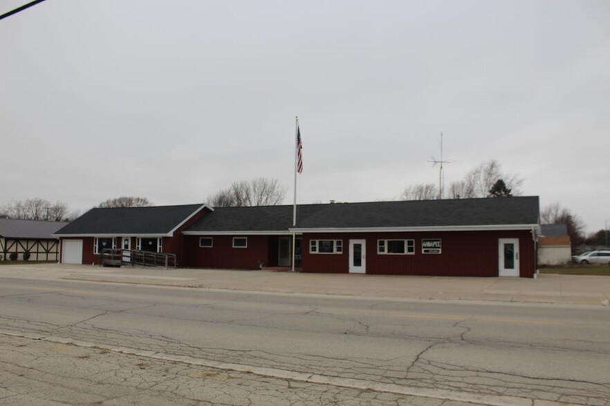 1009 Jefferson St, Algoma, WI for sale - Building Photo - Image 2 of 14