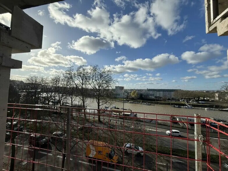 Office in Rouen to rent - Primary Photo - Image 2 of 9