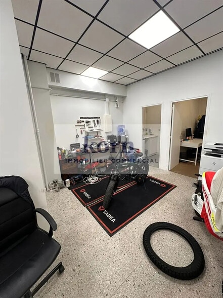 Retail in Paris for sale - Interior Photo - Image 1 of 5