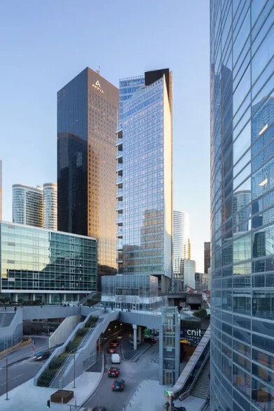 Office in Courbevoie to rent - Building Photo - Image 1 of 52