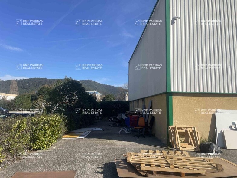 Light Industrial in Gémenos to rent - Building Photo - Image 3 of 11