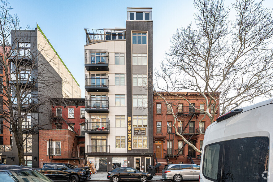 267 Franklin Ave, Brooklyn, NY for rent - Primary Photo - Image 1 of 5